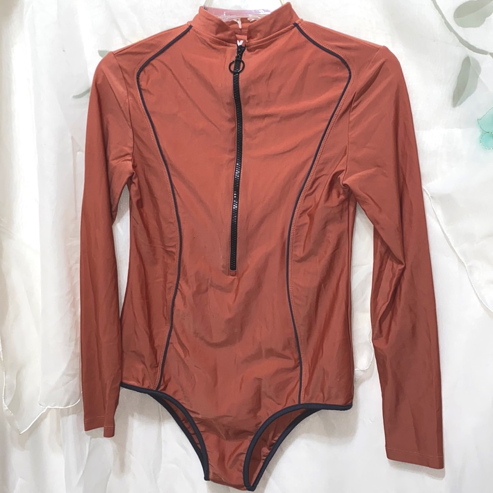 LYRA SWIM CREW NECK WHOLE-PIECE SWIM SUIT ZIP FRONT PERSIMMON/BLACK SZ S